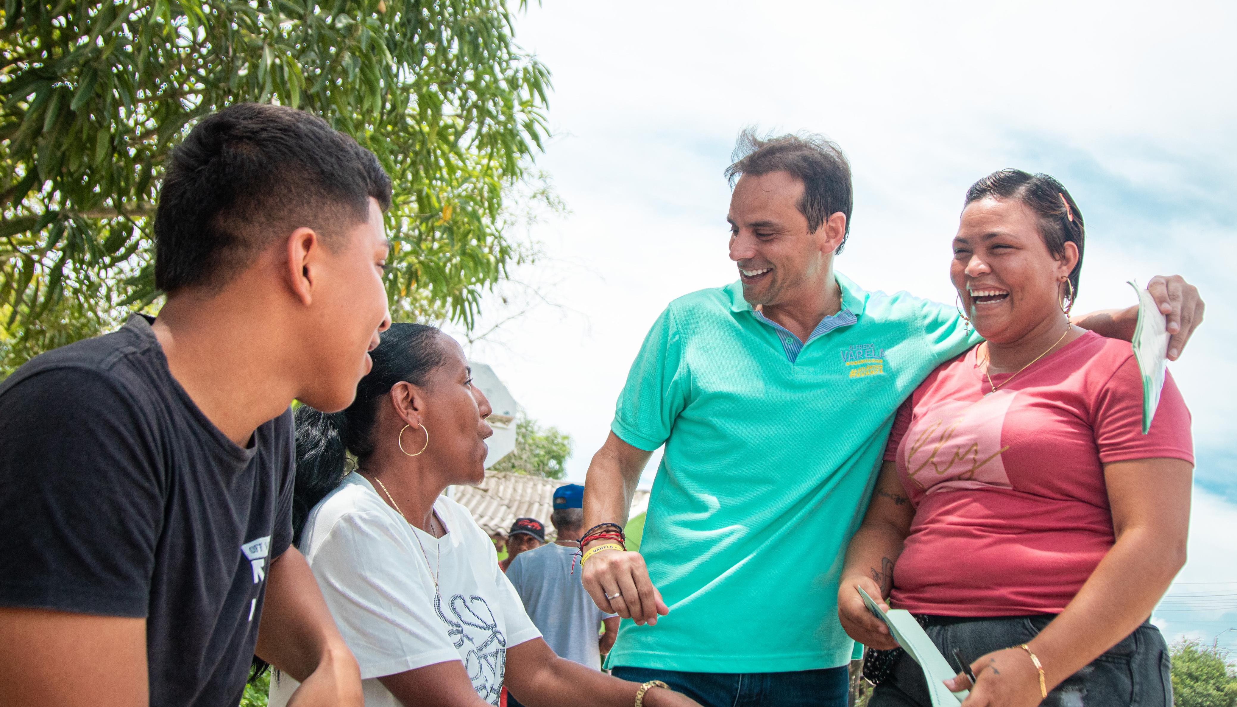 El aspirante Alfredo Varela en su recorrido por los municipios del Atlántico