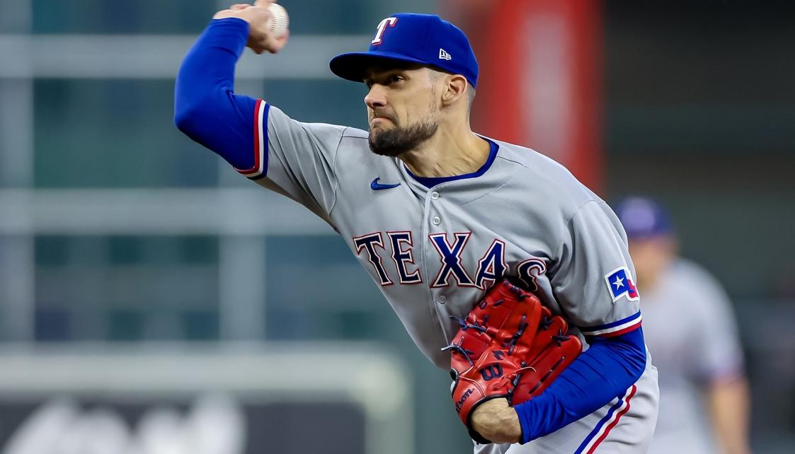 El derecho Nathan Eovaldi lanzó seis entradas y se llevó la victoria por los Rangers. 
