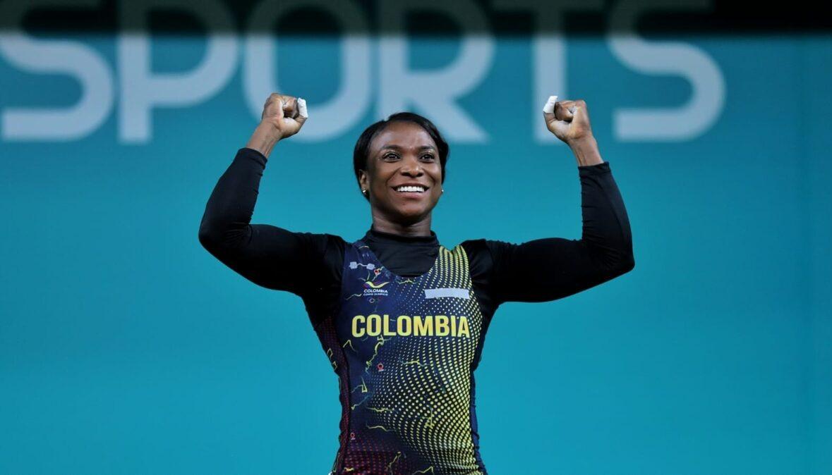 Yenny Álvarez celebrando después de uno de sus intentos.
