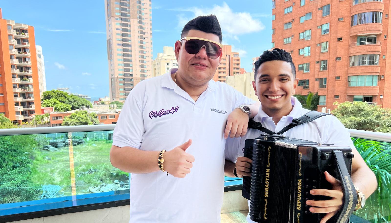 El cantante Antonio Eslait y el acordeonero Sebastián Sepúlveda.