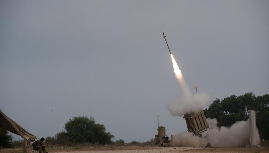 Ataque con misil en confrontación entre Israel y Siria. 