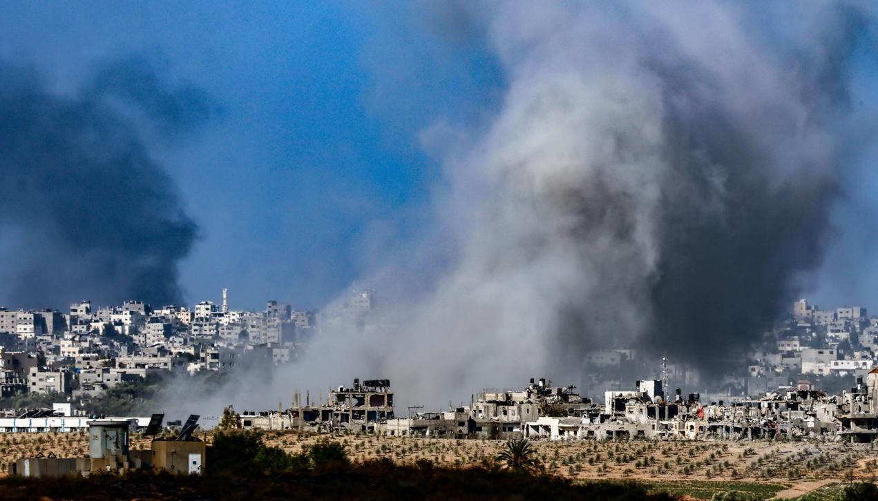 Humo en la parte norte de la Franja de Gaza como resultado de un ataque aéreo israelí.