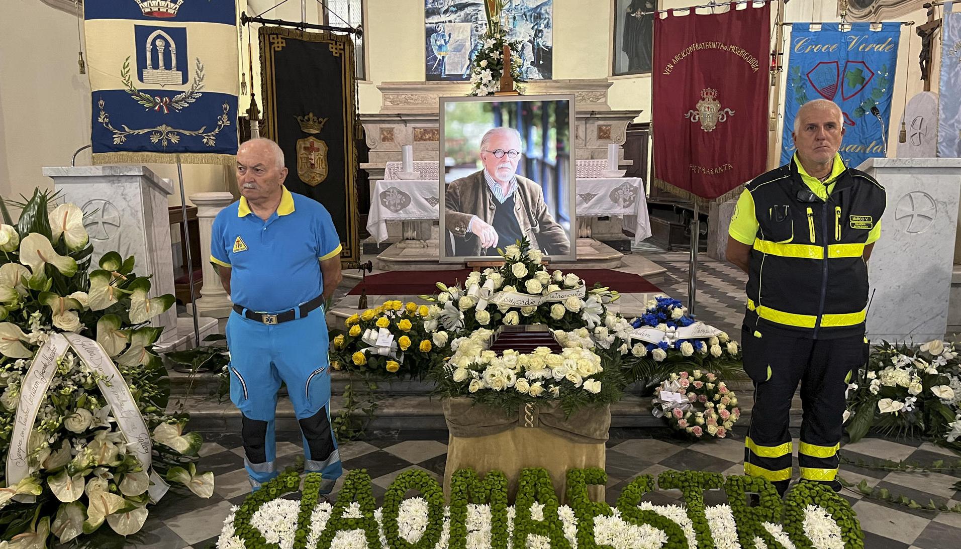 Homenaje en la capilla ardiente del artista Fernando Botero en la iglesia de la Misericordia de Pietrasanta, Italia.