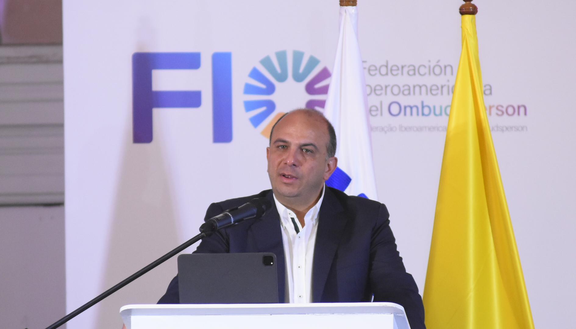 Carlos Camargo, Defensor del Pueblo.