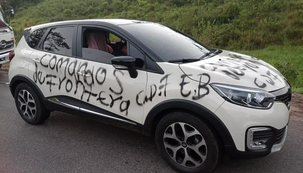 Uno de los vehículos violentados.