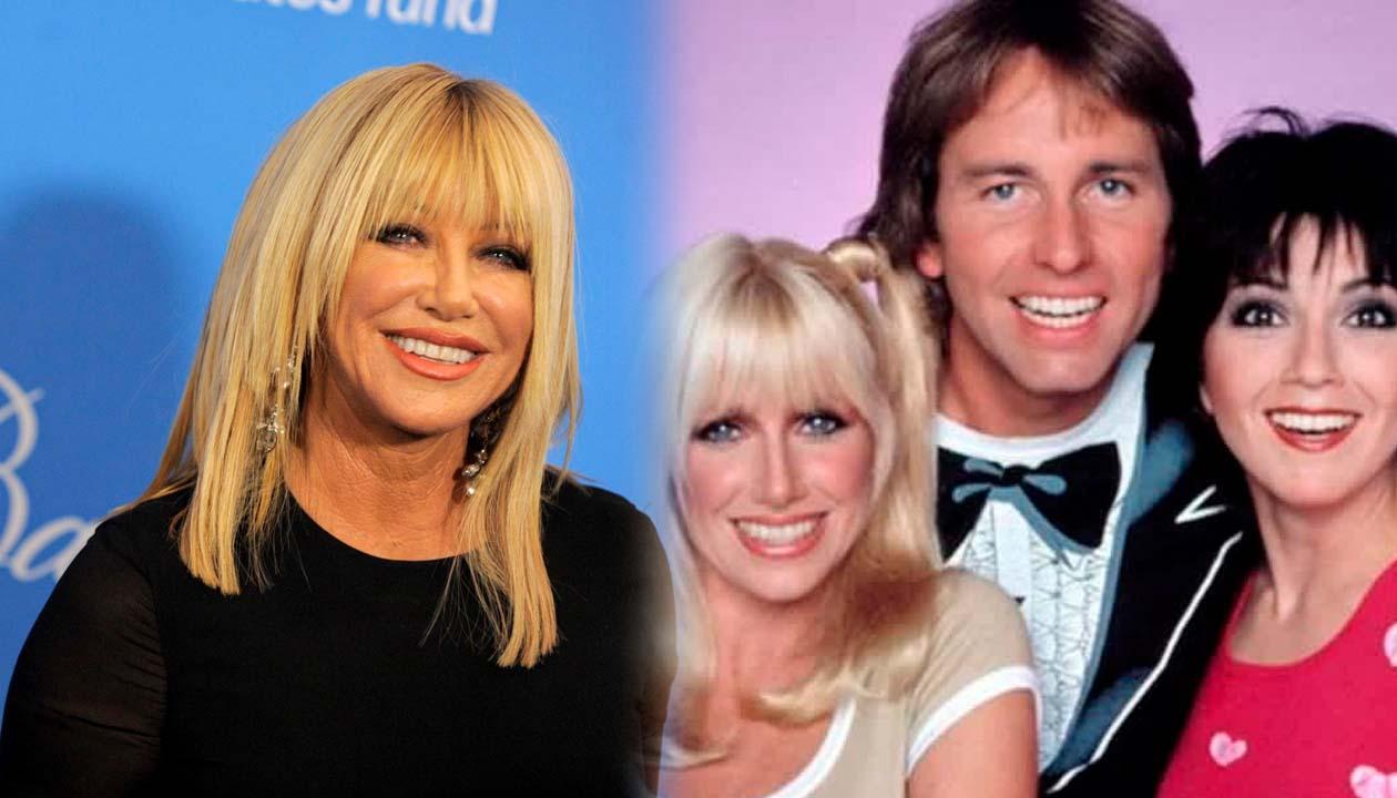 Suzanne Somers, 76 años, en la serie "Tres son compañía" junto a Joyce DeWitt y John Ritter