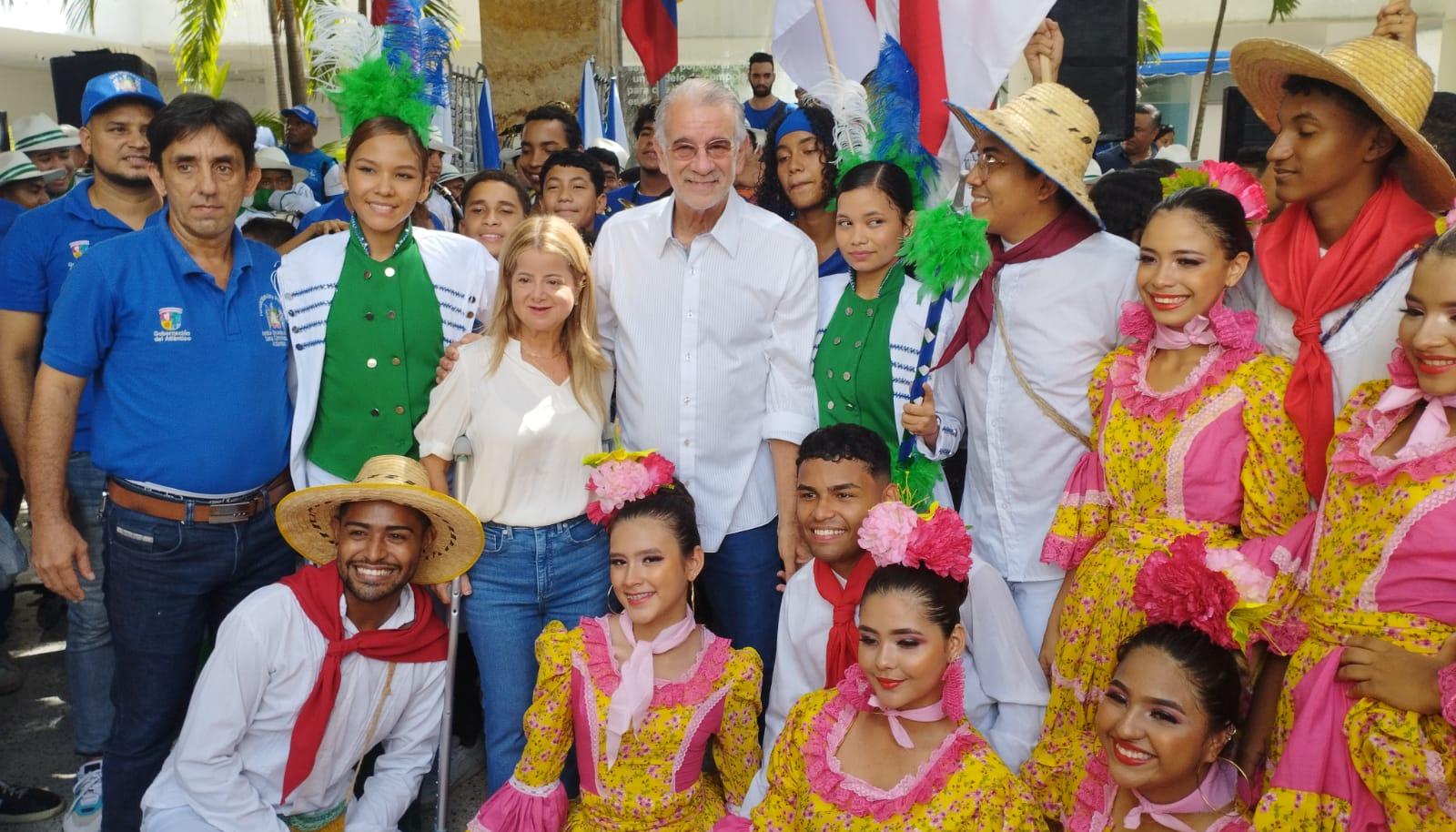 Eduardo Verano durante la visita a Gobernadora Elsa Noguera.