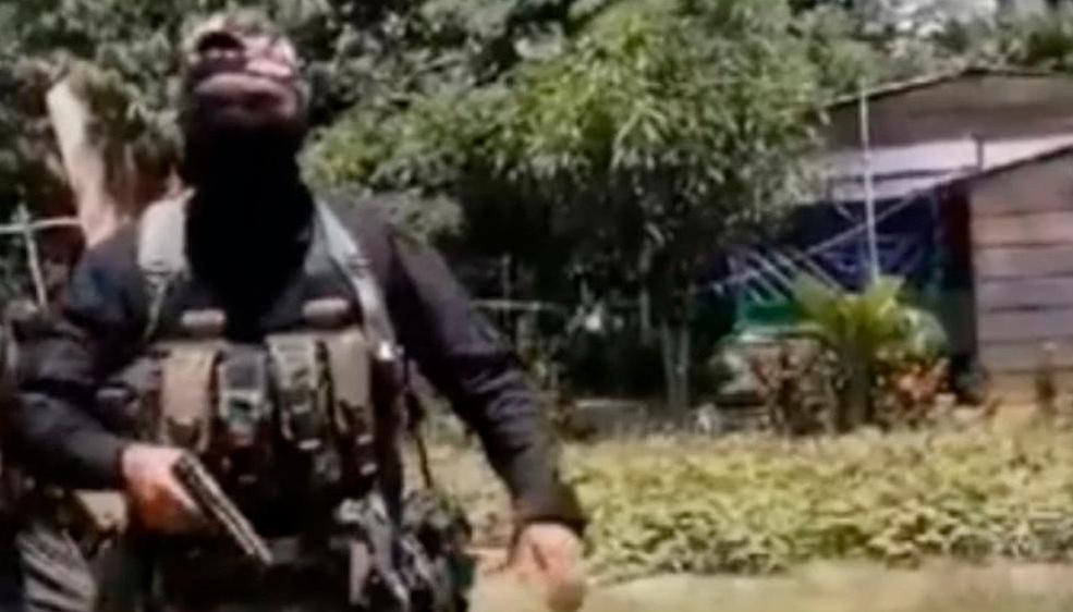 Los hombres armados en zona rural de Tierralta. 