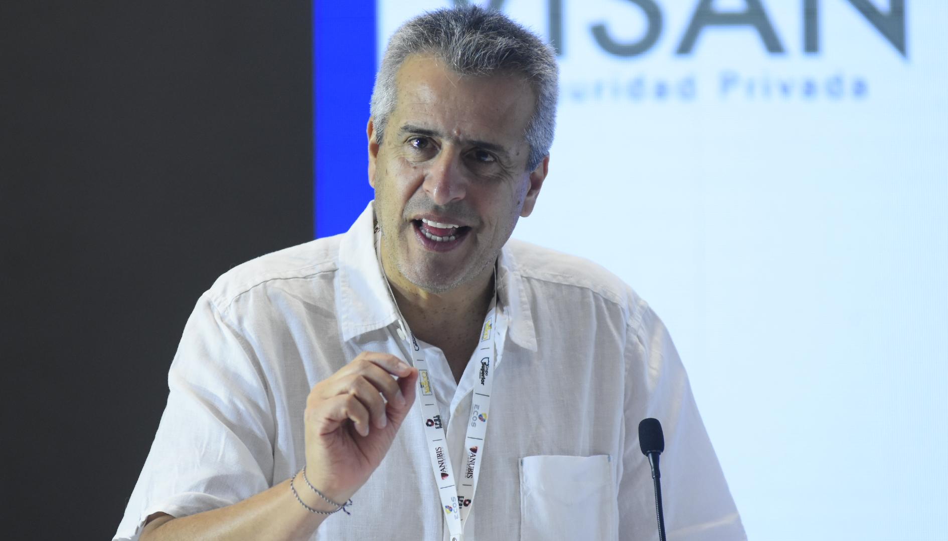 Luis Fernando Velasco, ministro del Interior.
