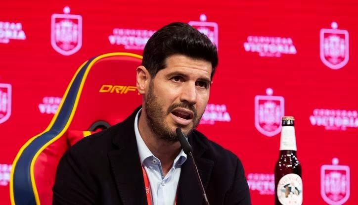 El director de la selección masculina de fútbol, Albert Luque.