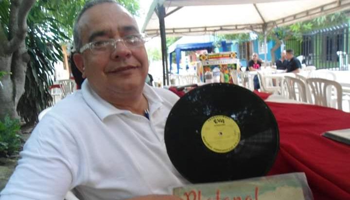 Manuel Henríquez con su pasión, la música.