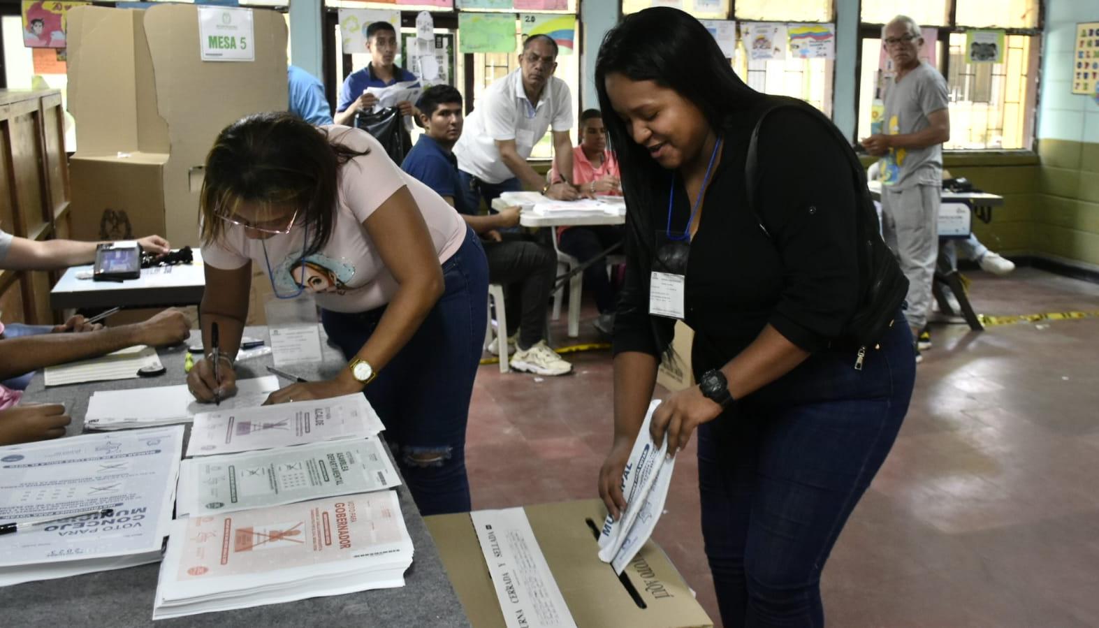 Mesa de votación del colegio Inem, en Soledad.