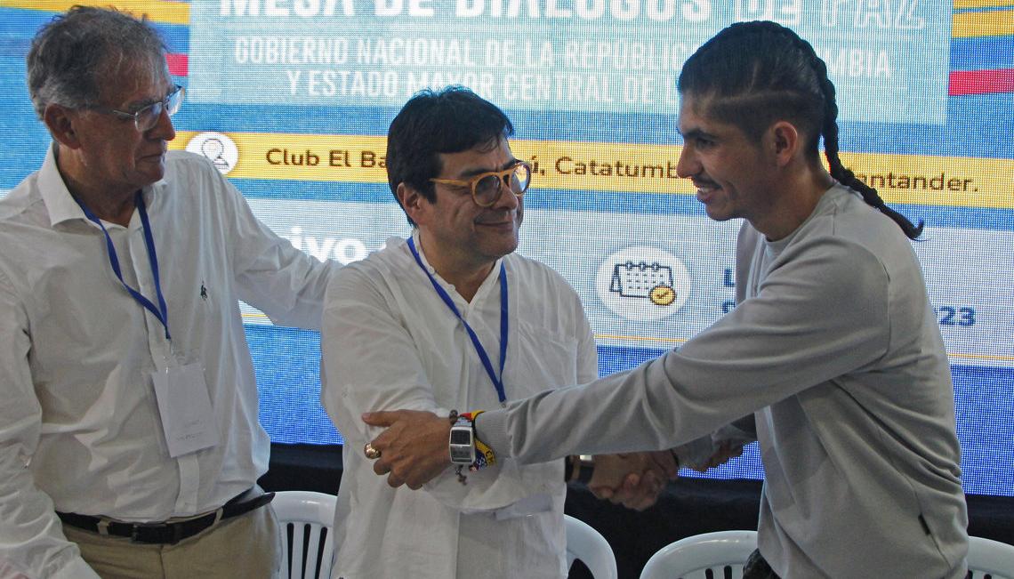 Camilo González, coordinador delegado por el Gobierno colombiano; Danilo Rueda, alto comisionado para la Paz de Colombia; y Andrey Avendaño, vocero de la delegación del Estado Mayor Central de FARC