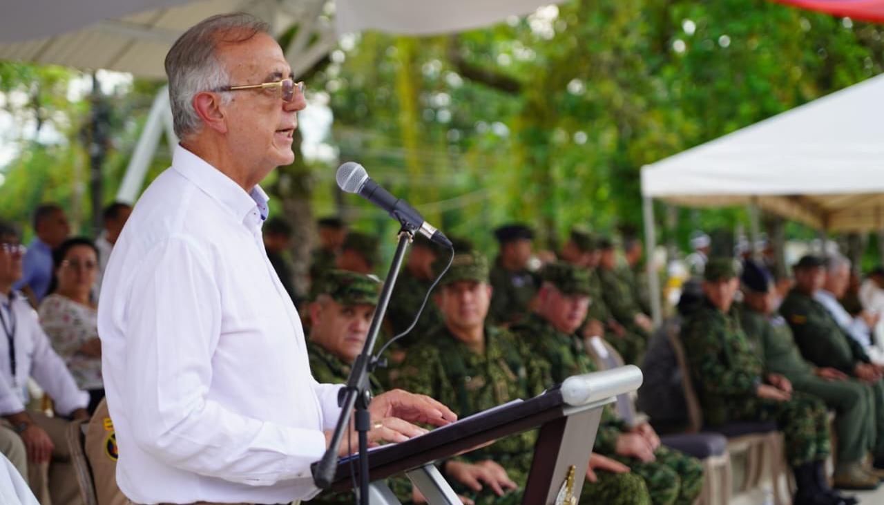 Iván Velásquez, ministro de Defensa, desde Carapa (Antioquia).