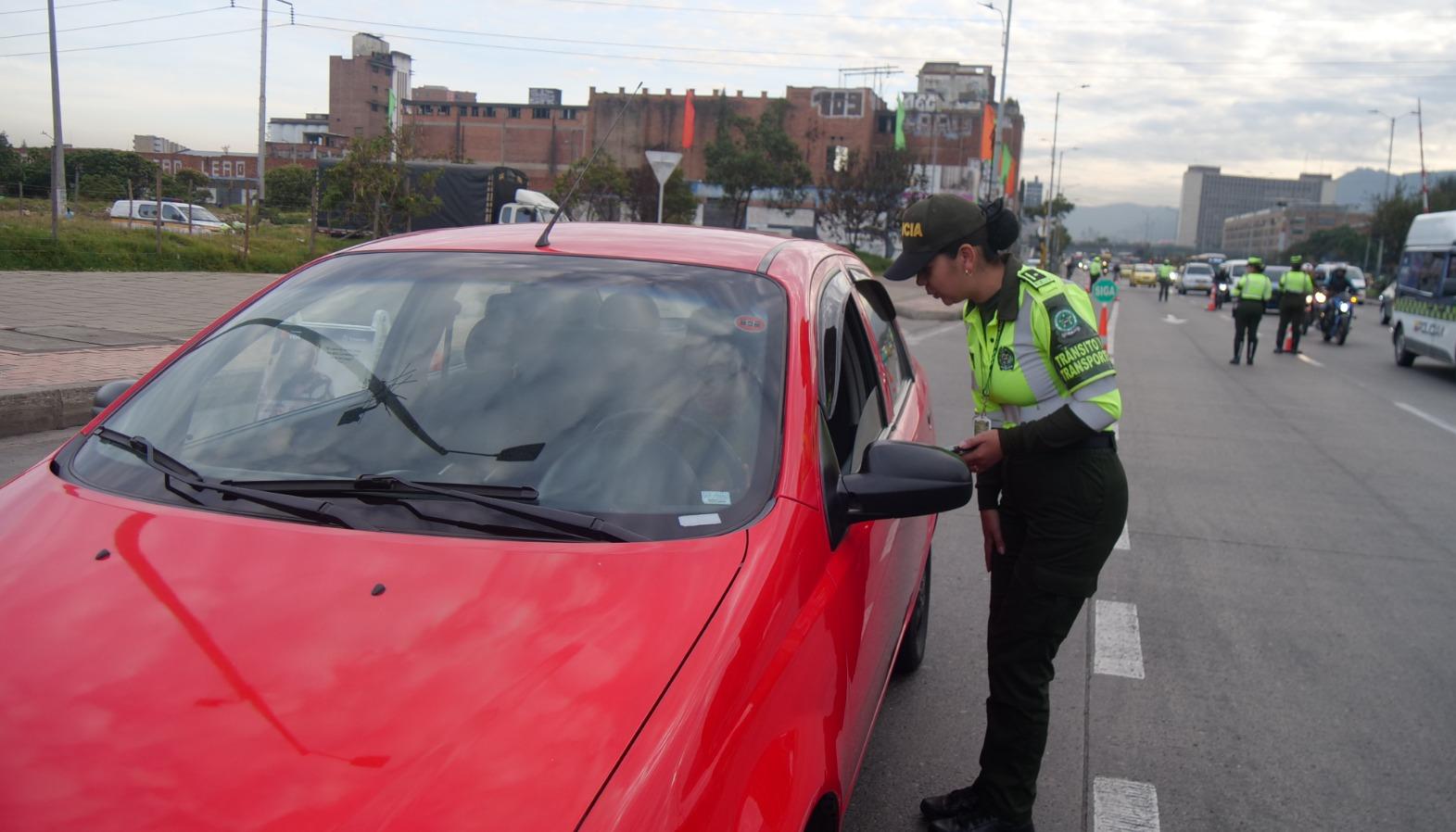 Puesto de control realizado por la Dirección de Tránsito y Transporte de la Policía Nacional.