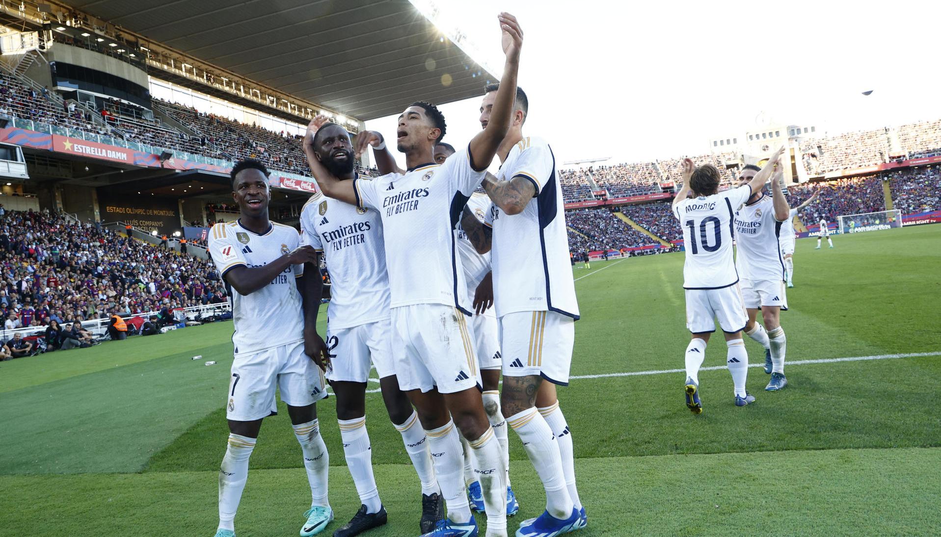 Los jugadores del Real Madrid celebrando el segundo tanto de Jude Bellingham.