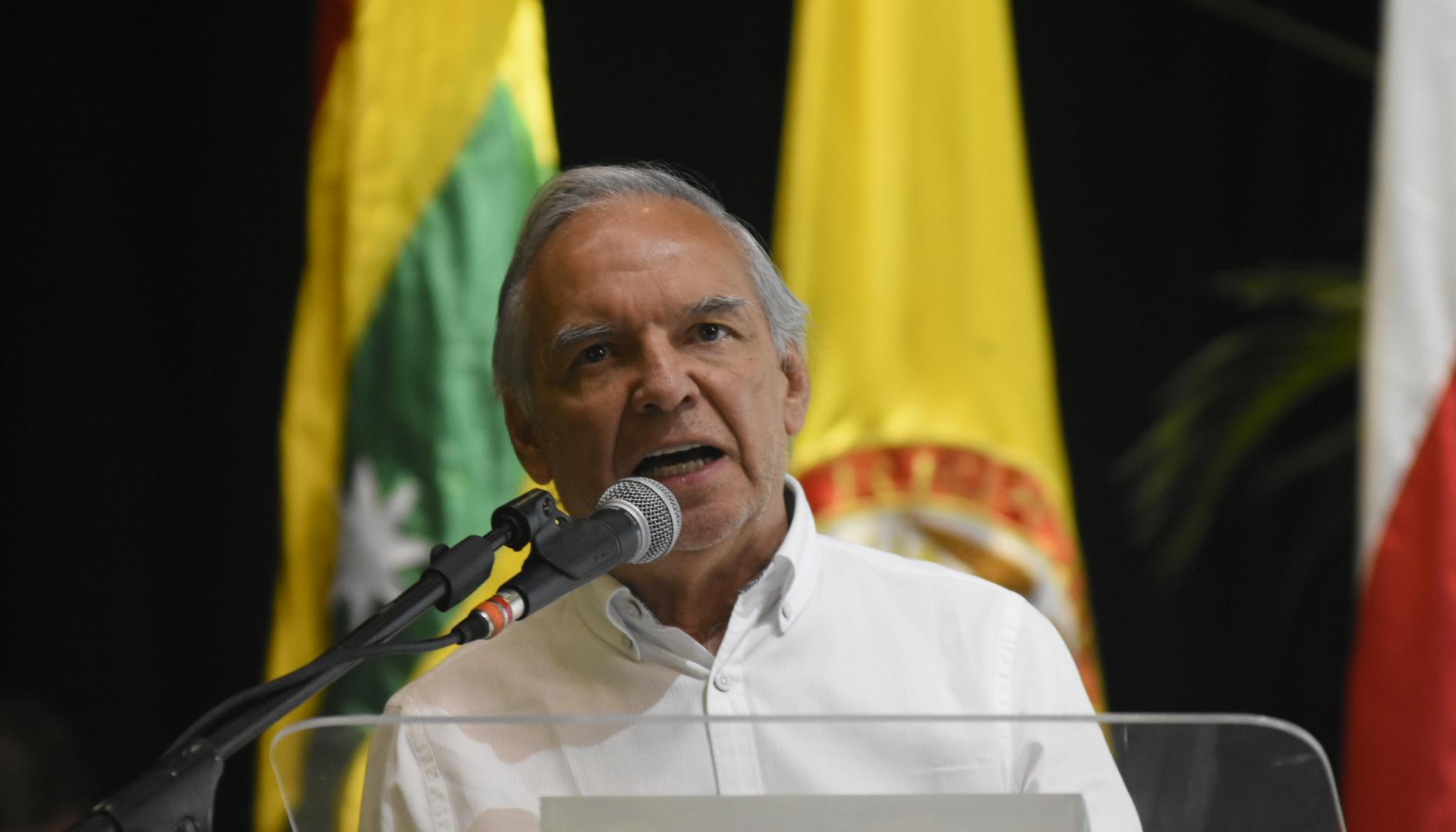Ricardo Bonilla, Ministro de Hacienda.
