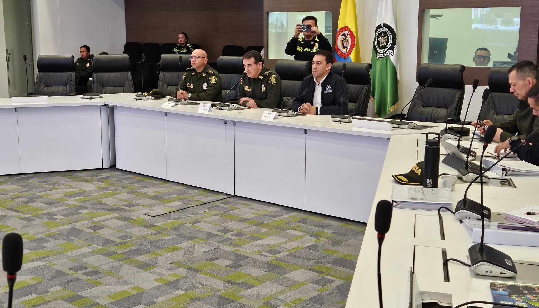 El director de la Policía William Salamanca y el Registrador Alexander Vega.