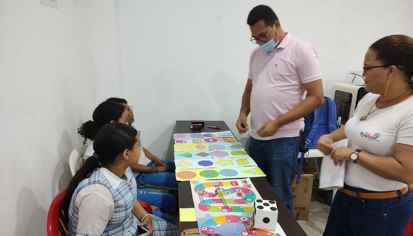 Estudiantes de la Institución Nuestra Señora de la Candelaria en Malambo.