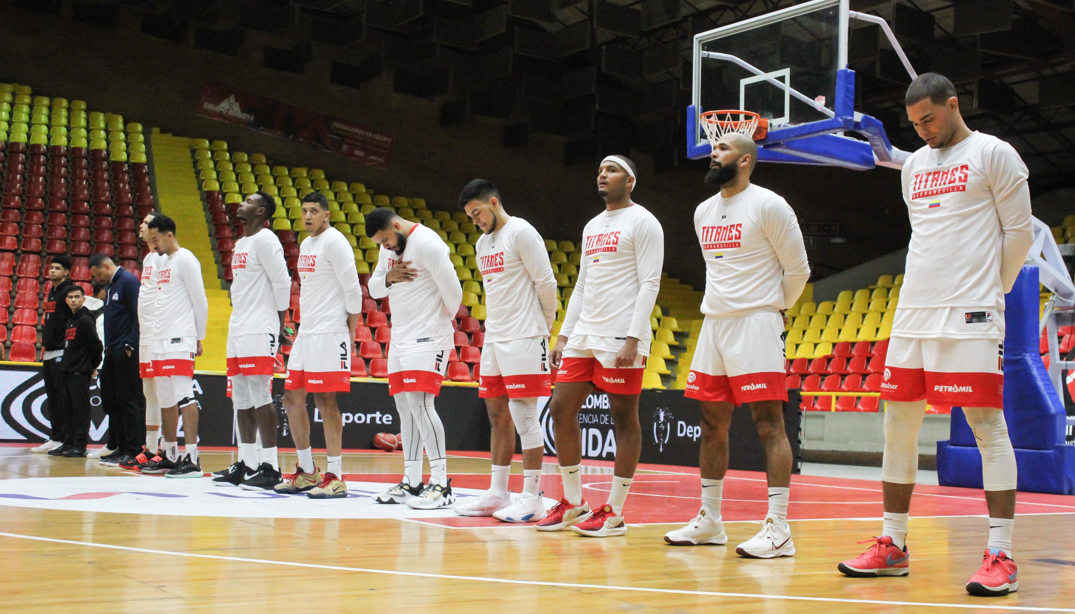 Titanes de Barranquilla antes de iniciar el juego ante Motilones del Norte.