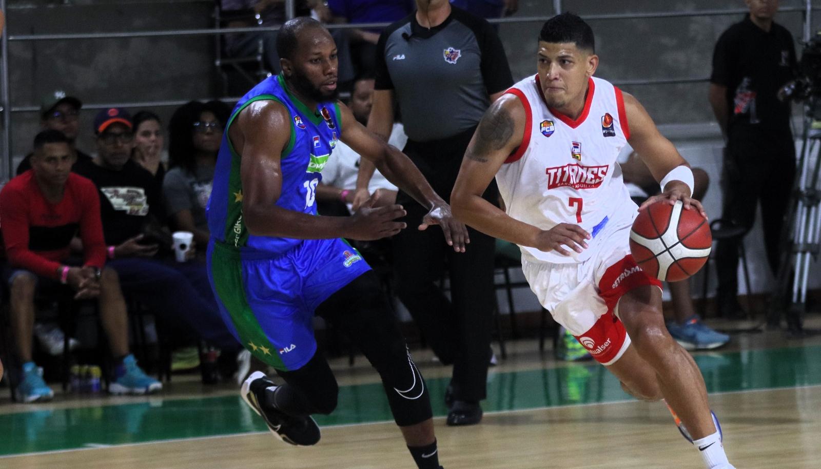 Titanes jugando contra Cimarrones en Barranquilla.