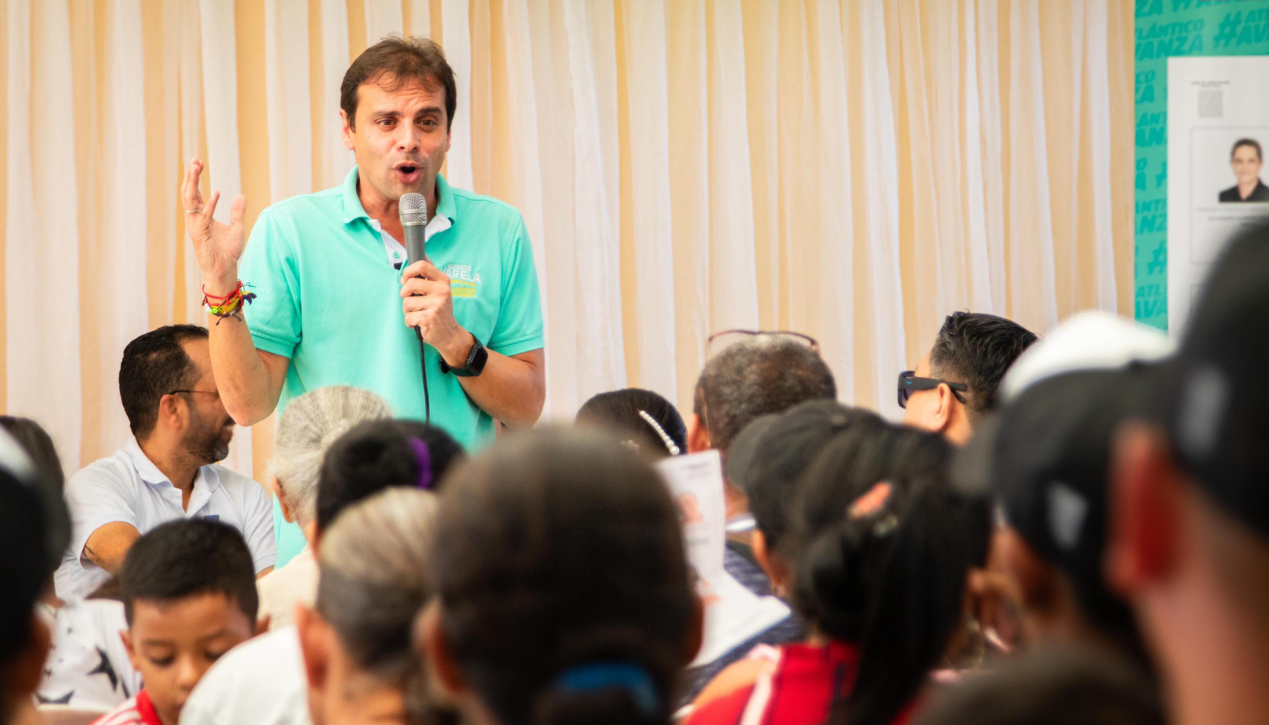 El candidato Alfredo Varela en su encuentro en el estadero Pueblito Viejo de Sabanalarga