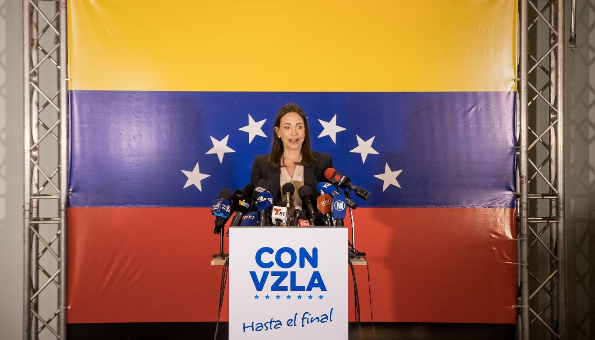 La exdiputada María Corina Machado ofrece declaraciones en rueda de prensa.