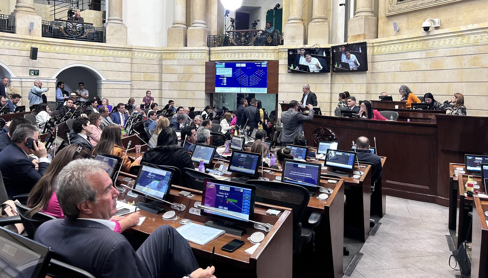 Sesiones simutáneas de Senado y Cámara