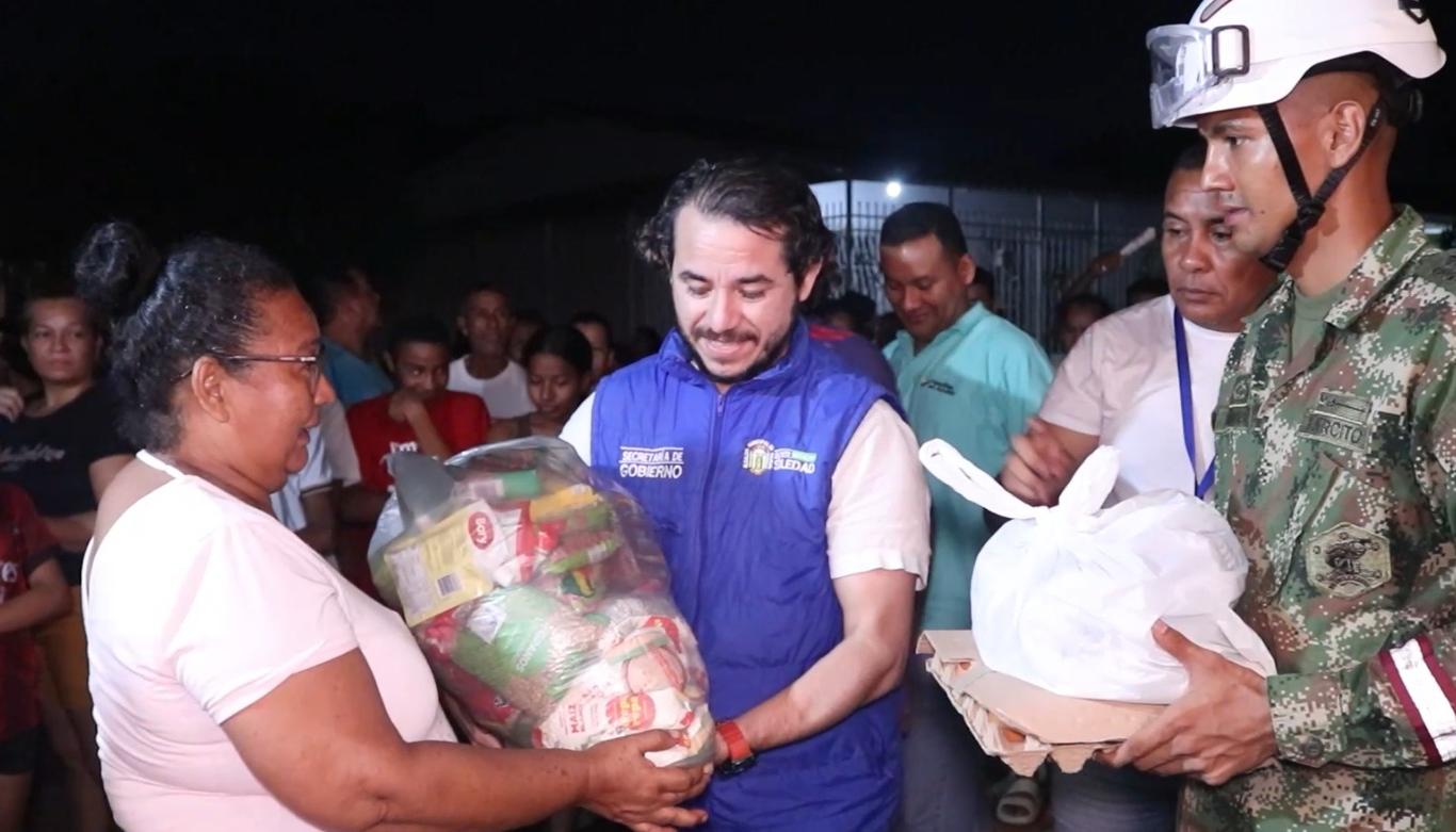 La entrega de las ayudas fue liderada por el Secretario de Gobierno Samir Serret. 