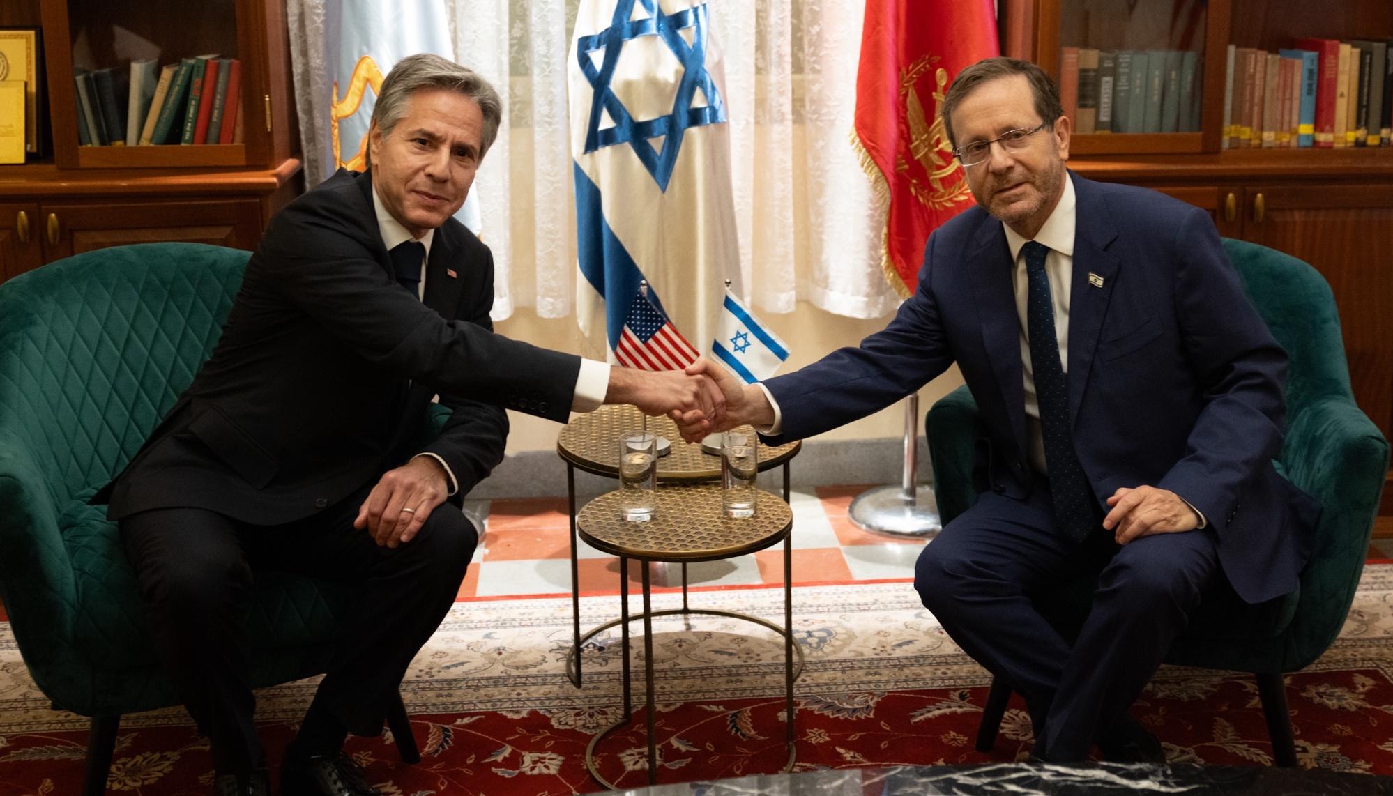 El secretario de Estado de EE.UU., Antony Blinken, y el presidente israelí, Isaac Herzog, en el encuentro de este jueves