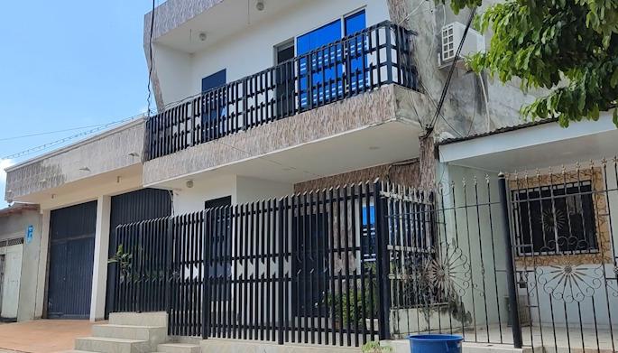 Fachada de la residencia del empresario de la salud y odontólogo Juan Carlos Bayter.