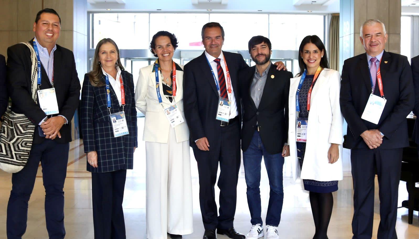 La delegación de Colombia que se reunió con Neven Ilic, presidente de Panam Sports.