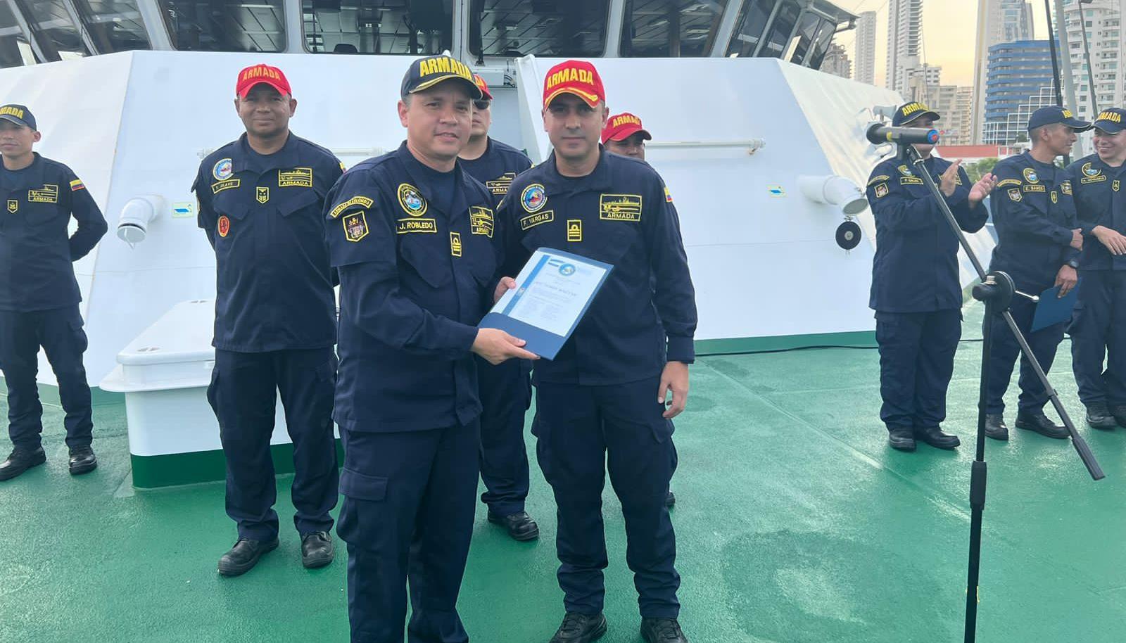 Entrega del certificado al buque ARC "Simón Bolívar"