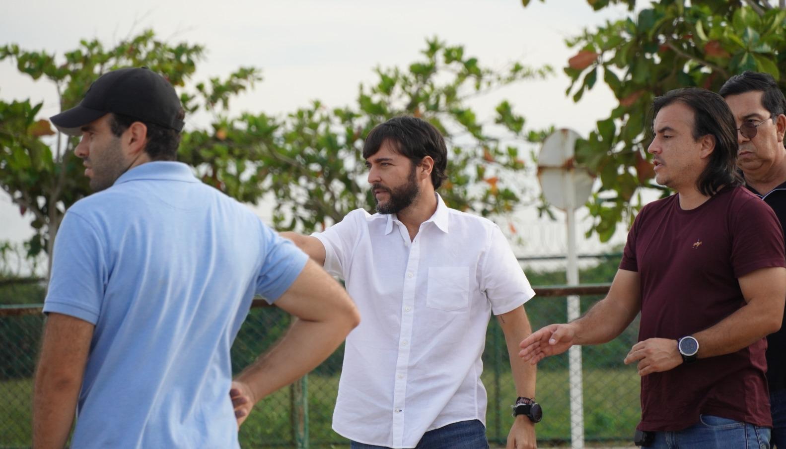 El alcalde Jaime Pumarejo en el recorrido de las obras de la tercera etapa del Gran Malecón