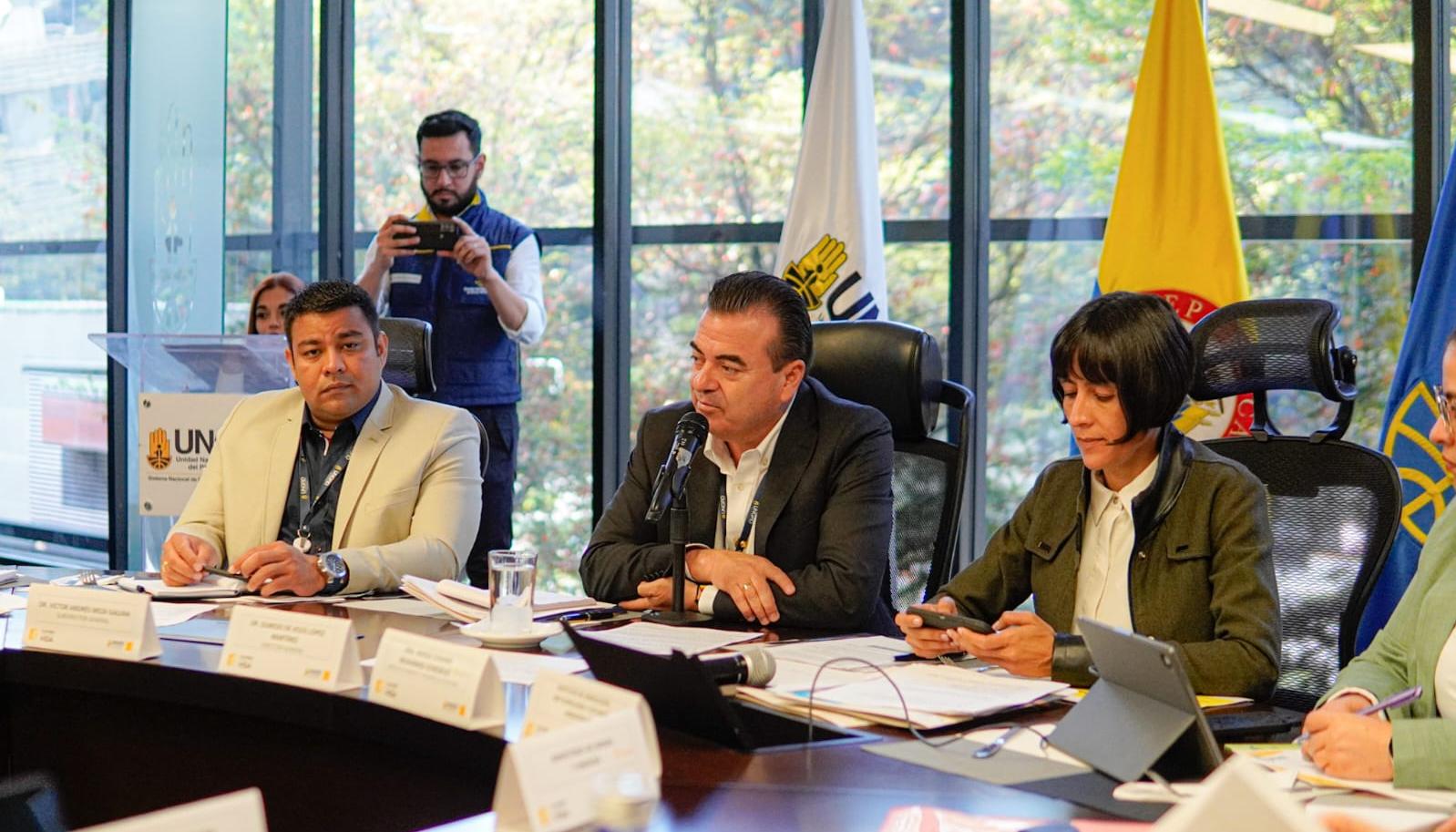 Olmedo López, director de la UNGRD, y la ministra de Medio Ambiente, Susana Muhamad