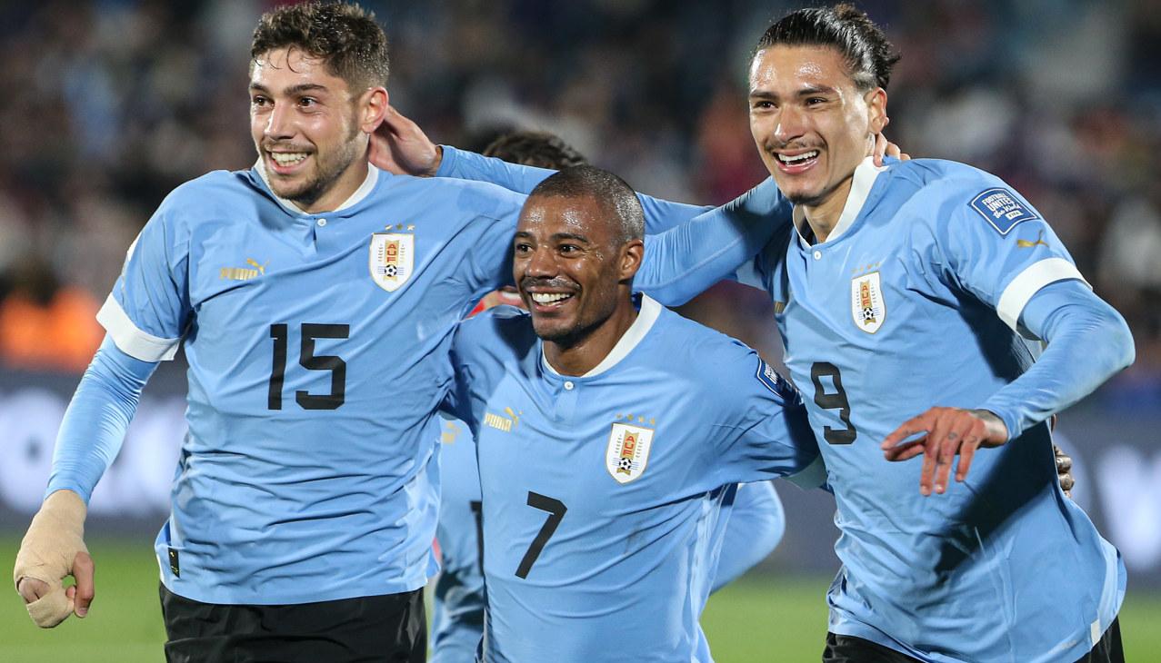 Federico Valverde, Nicolás De la Cruz y Darwin Núñez, integrantes de la selección uruguaya. 