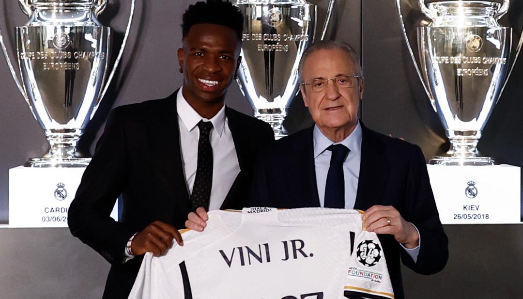 Vinicius con Florentino Pérez, presidente del Real Madrid. 