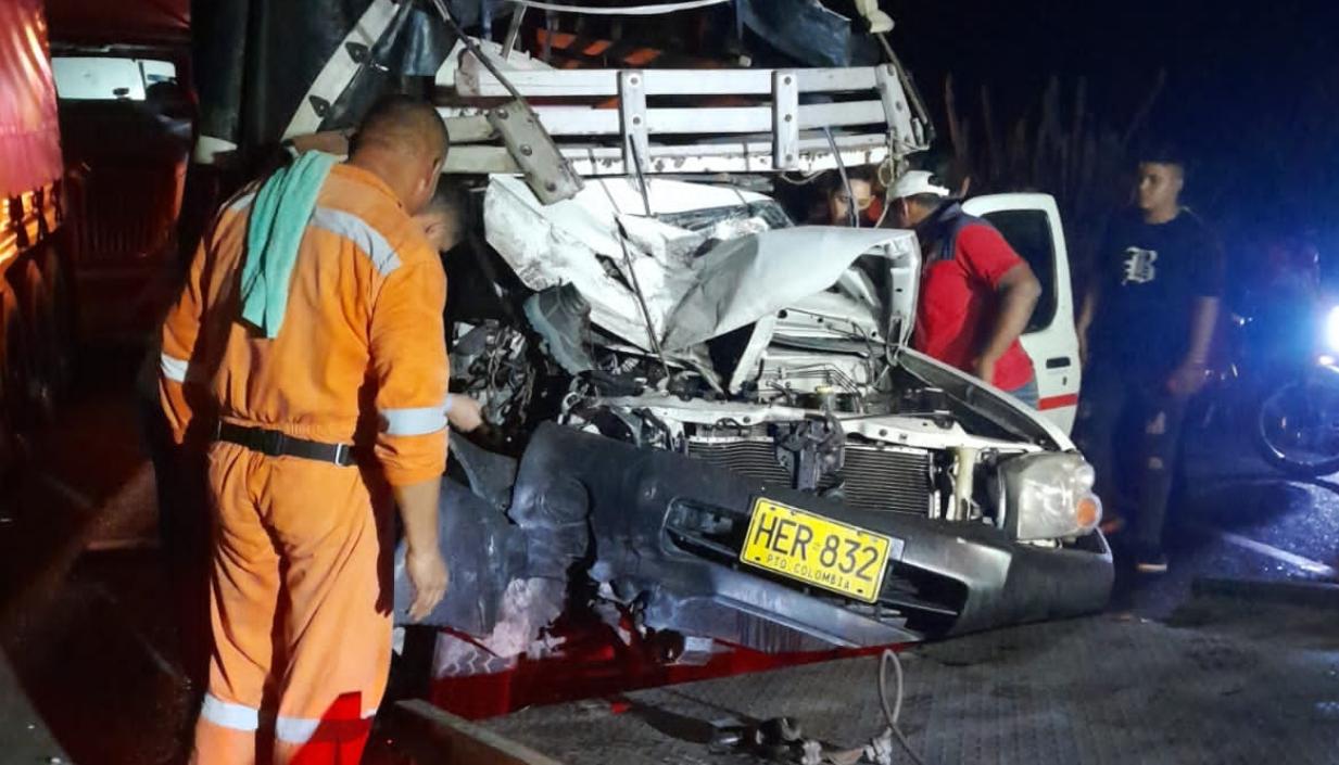 Camión donde se movilizaba la víctima mortal con su cuñado. 