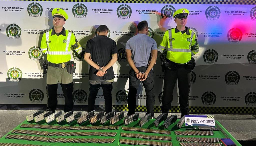 Los dos capturados con arsenal de guerra en el Valle del Cauca. 