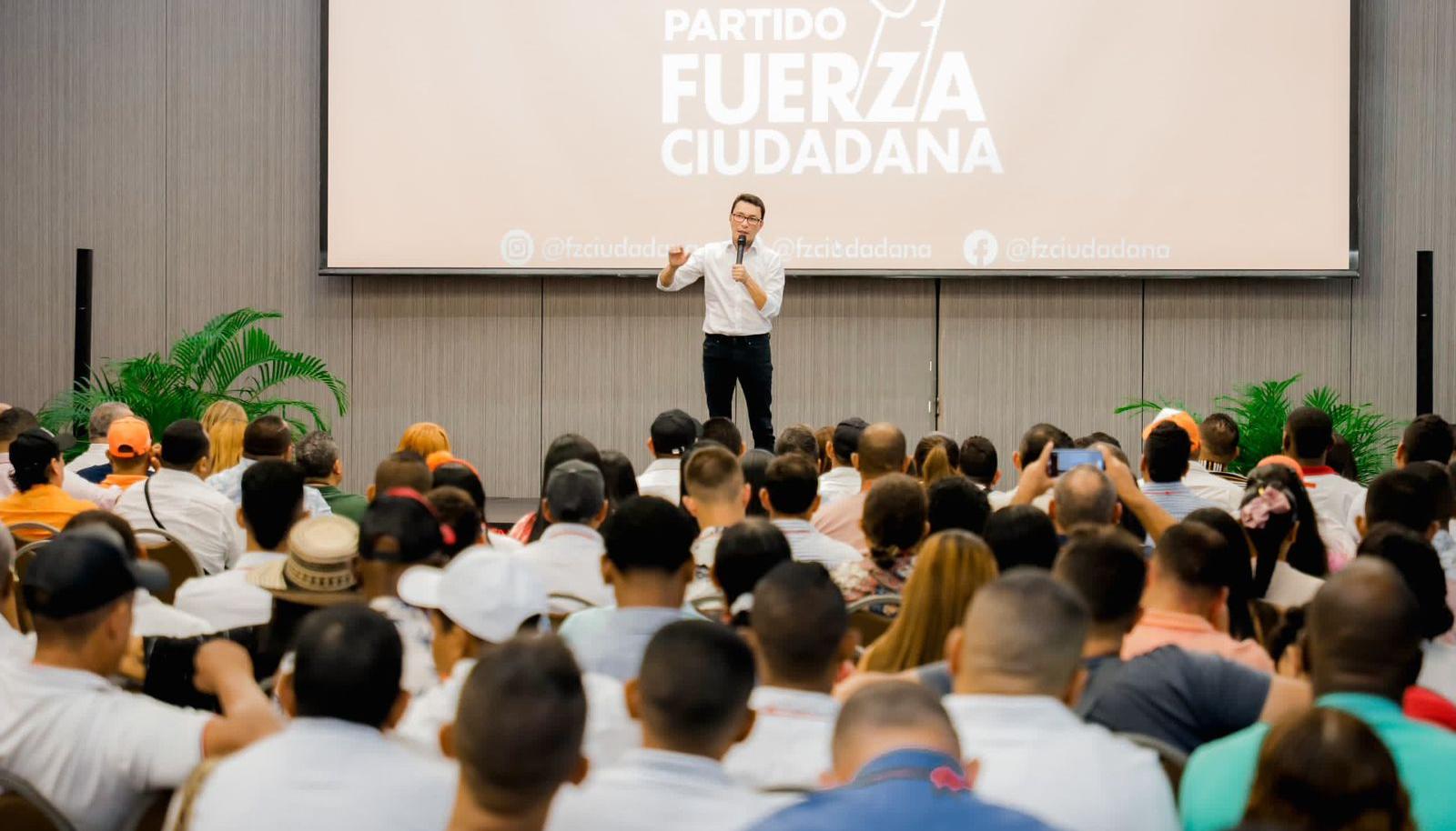 El fundador y presidente de Fuerza Ciudadana, Carlos Caicedo, en el encuentro nacional de su colectividad