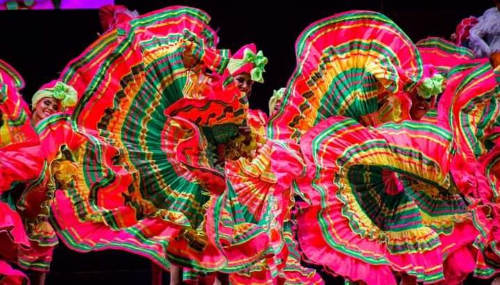 Danzas de Mónica Lindo.
