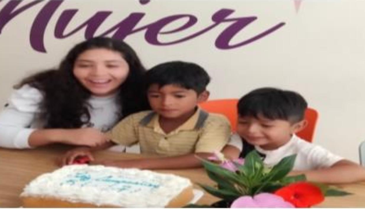 Yesica Alexandra Cardona Salazar con sus dos hijos. 