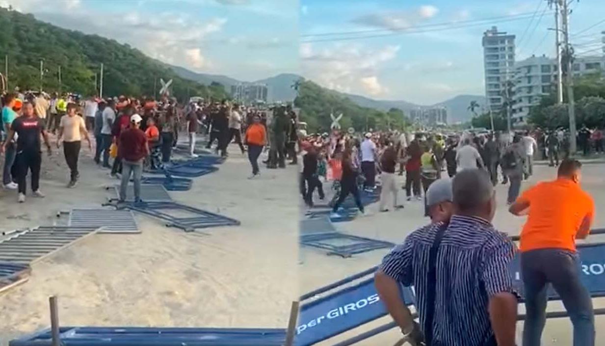 Desmanes a las afueras del Hotel Estelar de Santa Marta. 