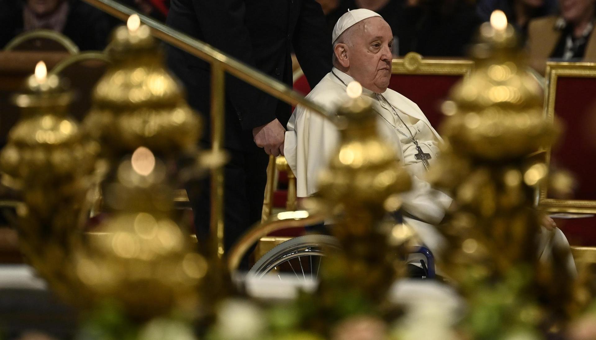 Papa Francisco dirige misa en la Plaza de San Pedro, Vaticano.