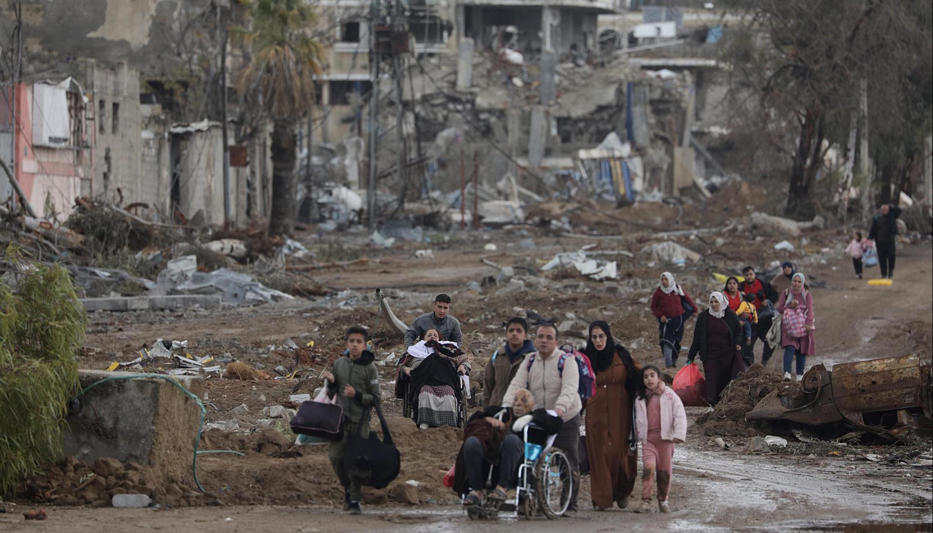 Los palestinos se abren paso desde el norte de la Franja de Gaza.