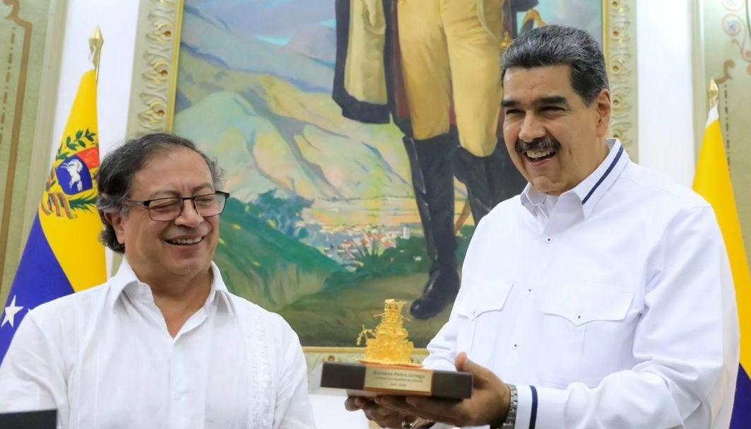 Gustavo Petro, junto a su homólogo Nicolás Maduro.
