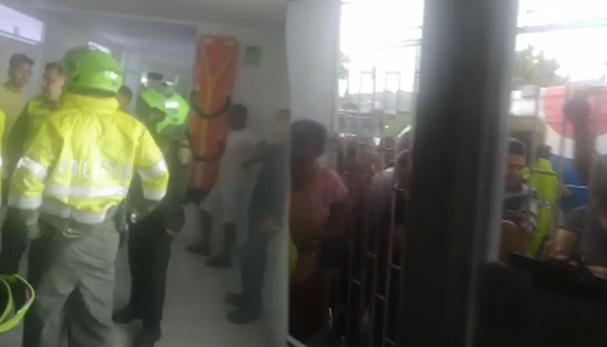 La Policía hizo presencia en el Camino La Luz- La Chinita tras ser llevados los heridos a ese lugar. 