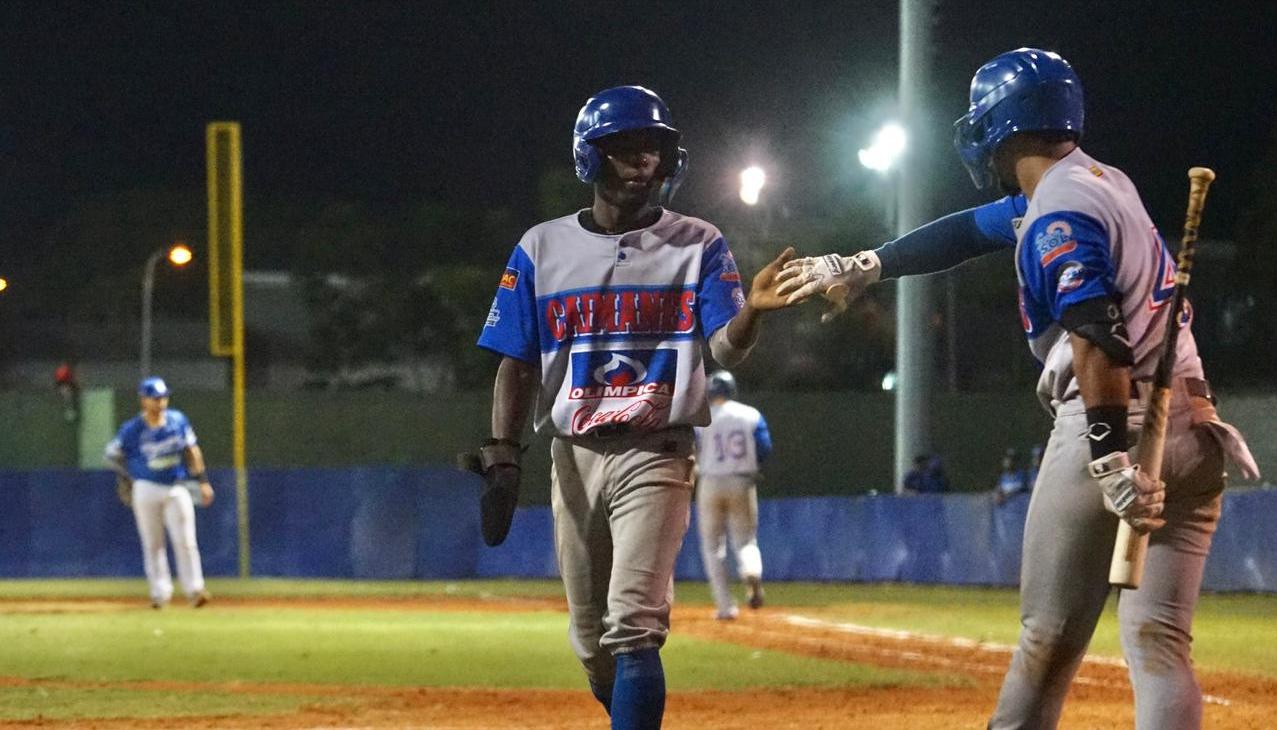 Édgar Barrios anotó, de 'caballito', la carrera que puso a ganar 3-2 a Caimanes en la octava entrada 
