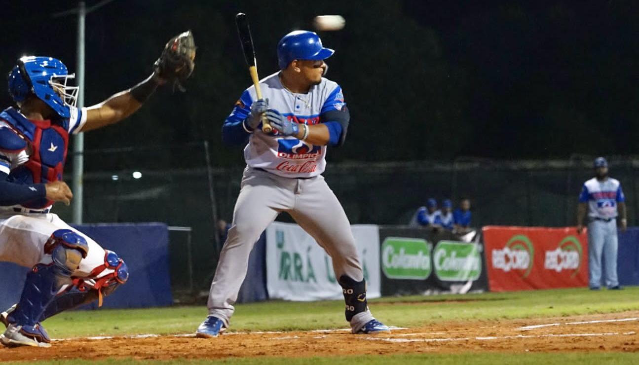 Jair Camargo bateó un jonrón solitario para Caimanes en la novena entrada.