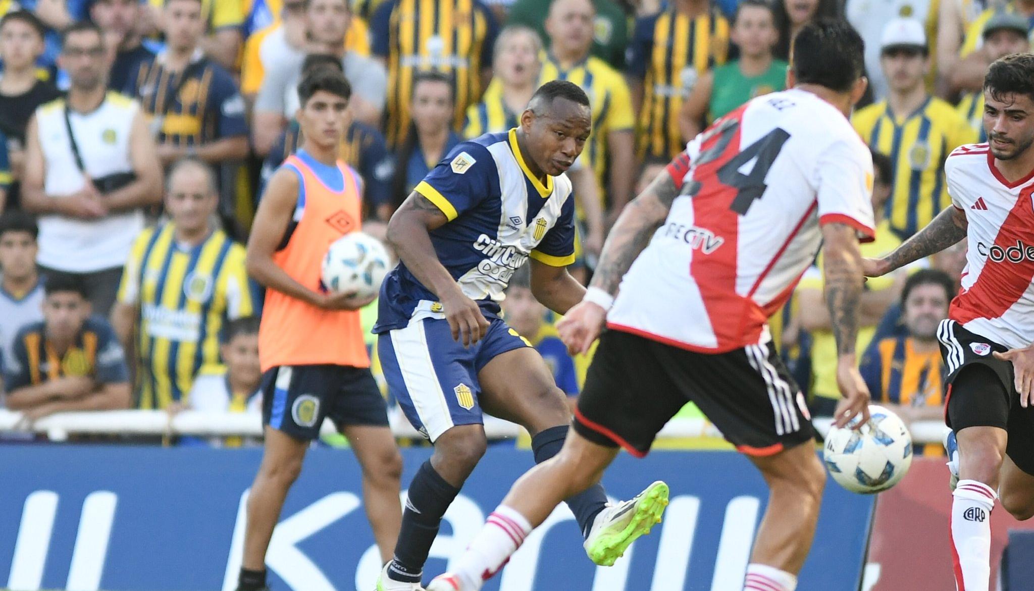 Jaminton Campaz marcó el tercer gol de Central y fue la gran figura del partido contra River Plate.